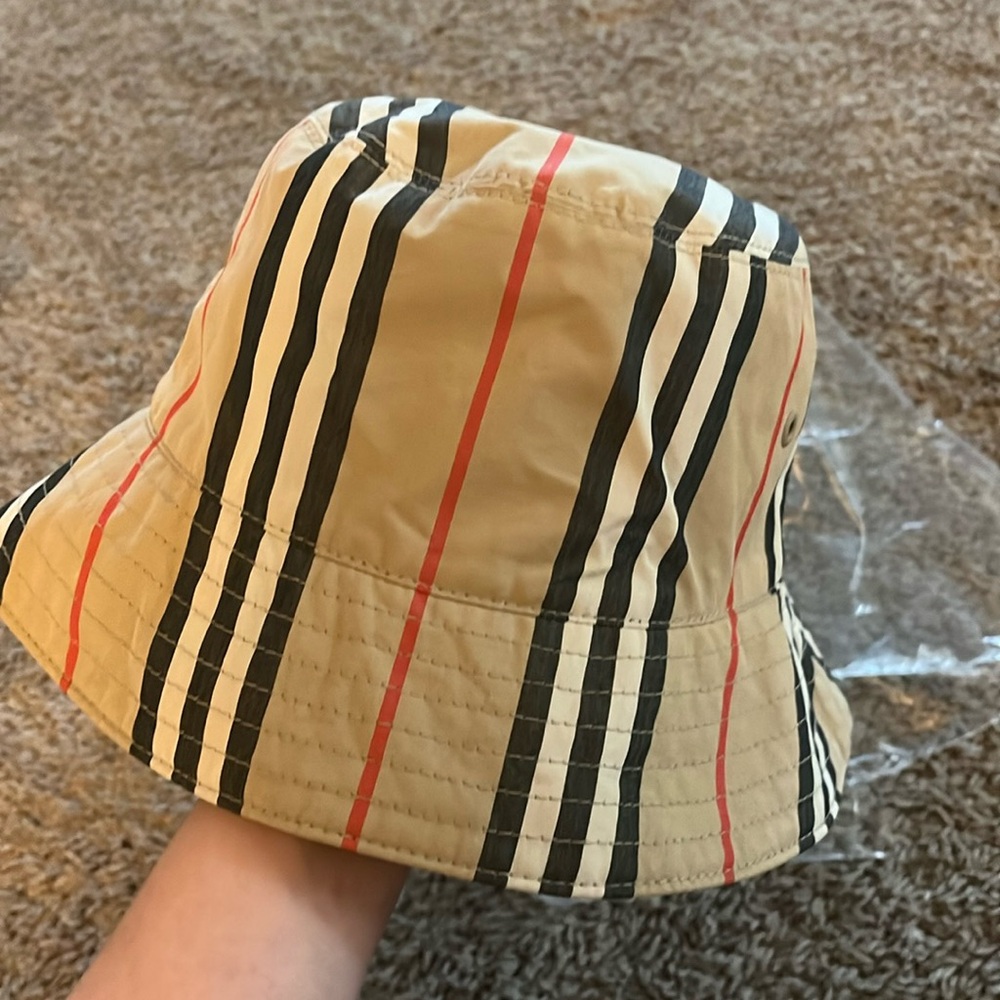 Burberry  hat